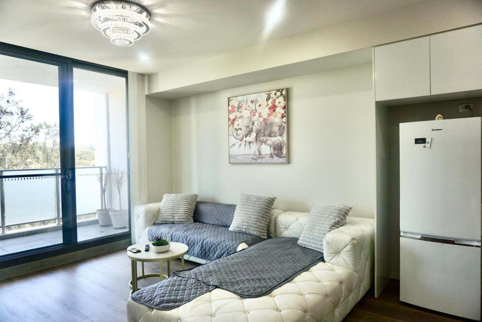 Kozyguru | | Kozy Style 2 Bed 2 Bath + Free Parking